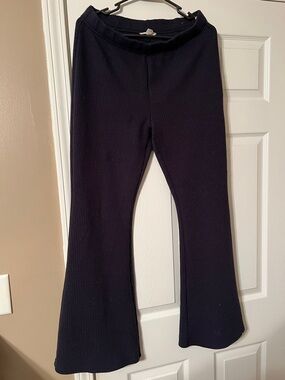 American Eagle Outfitters Women’s black Ribbed Flare Leggings